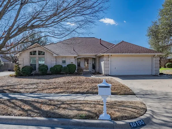 10195 Meadowcrest Dr, Benbrook, TX 76126