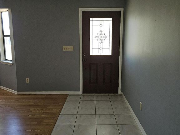 3rd image of 730 SW Daniels Ave Avenue SW