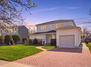 157 Rose Ln, New Hyde Park, NY 11040