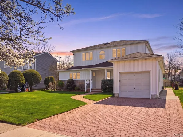 157 Rose Lane, New Hyde Park, NY 11040