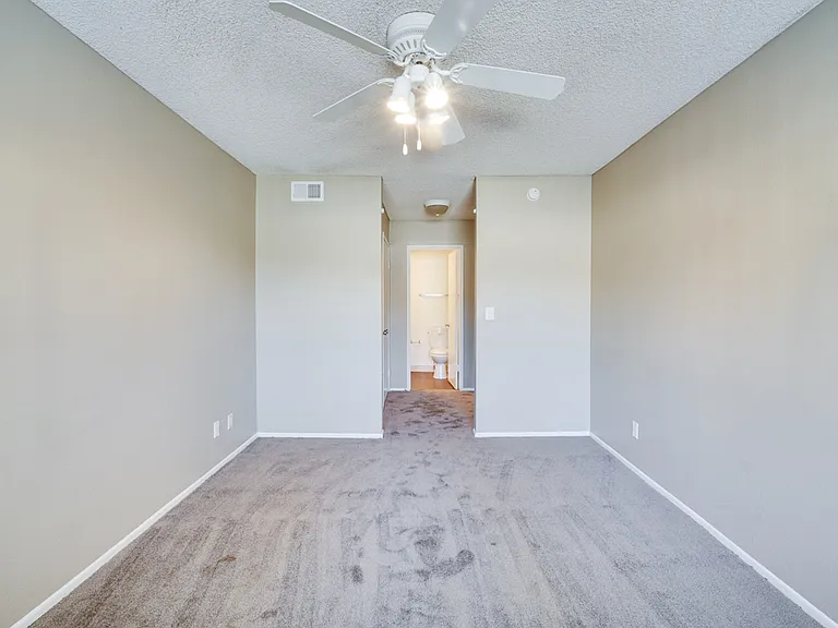 Highlander Park Apartments — Photo 32
