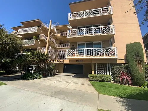2033 E 3rd St #2D Photo 1