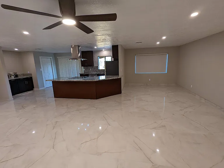 1062 W Ina Rd — Photo 11
