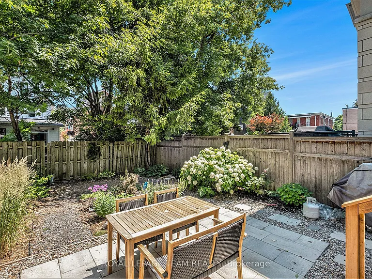 121 Drummond St — Photo 29