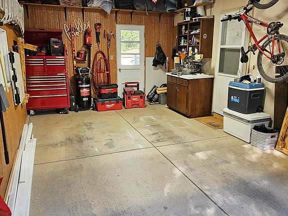 3rd image of 8002 Broadview Dr