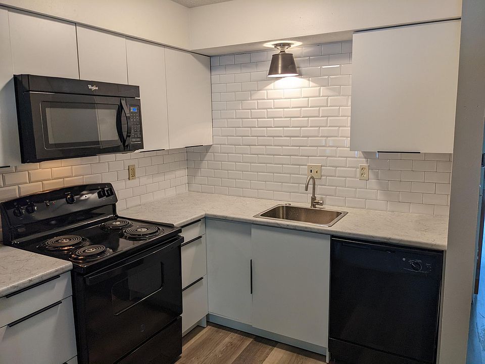 1st image of 204 S Ottawa St APT 1