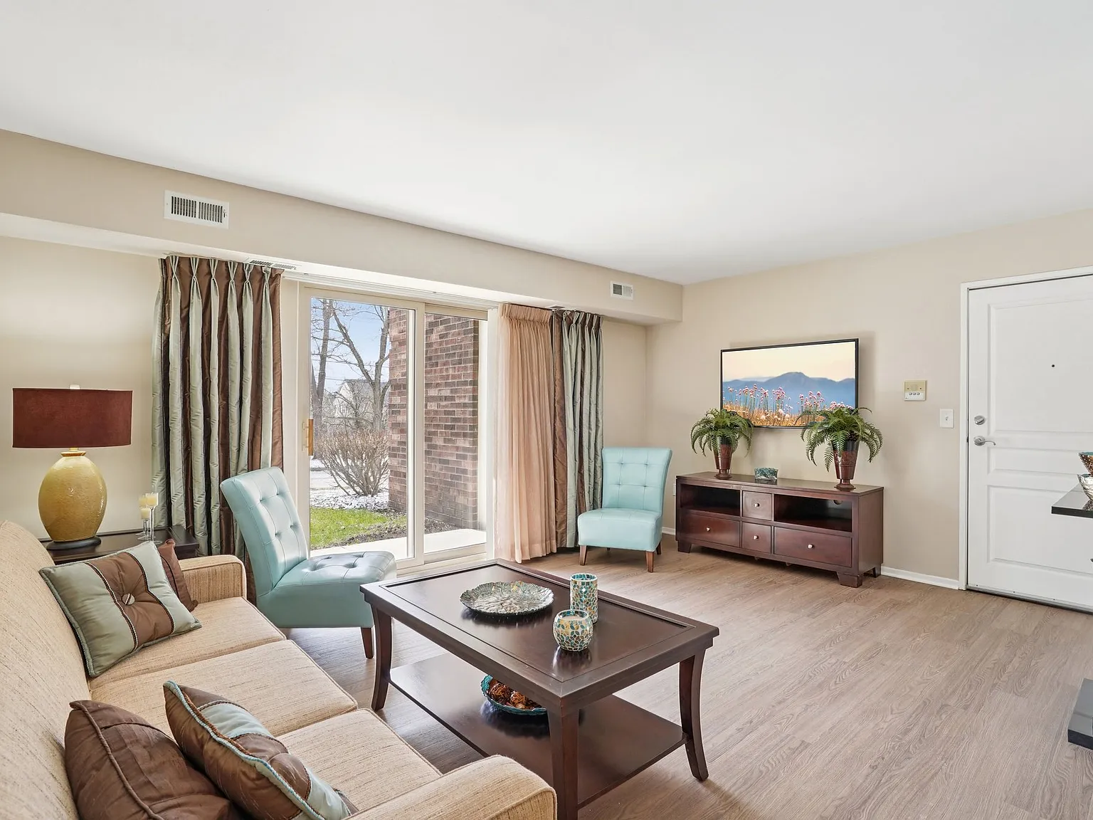 Swan Harbour Apartments — Photo 1