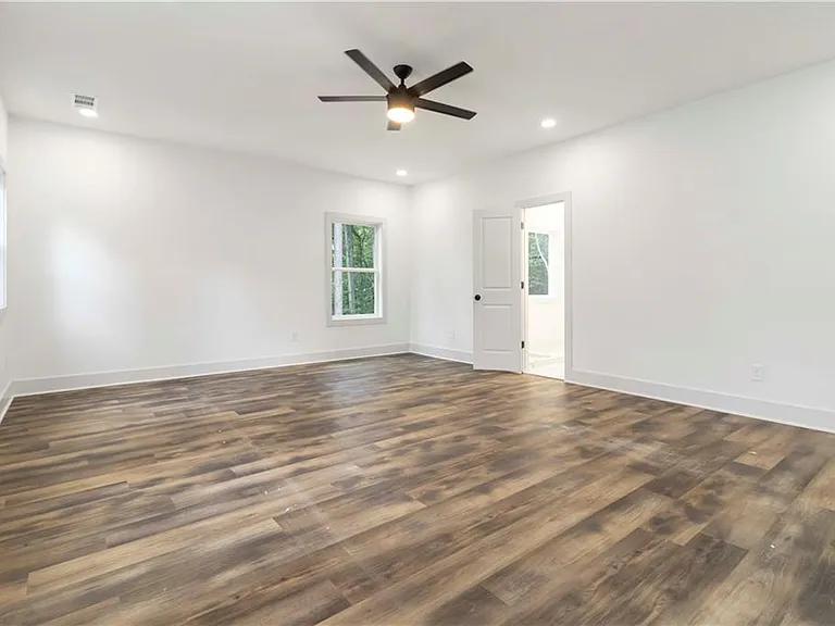 2884 Thompson Cir — Photo 29