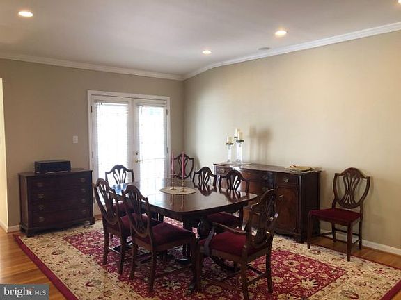 3rd image of 8403 Ashwood Dr