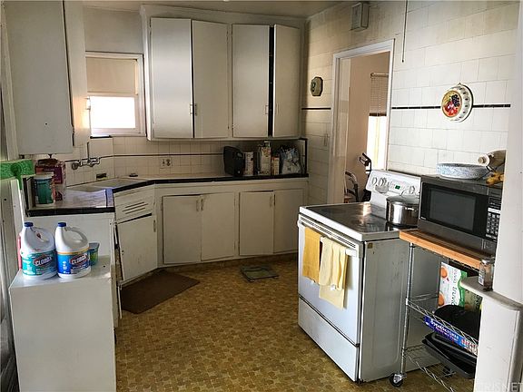 3rd image of 410 N Maria Ave