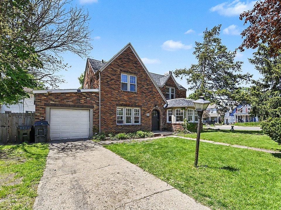 1st image of 1237 Blaine Ave