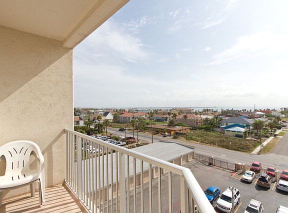 4th image of 2000 Gulf Blvd #501
