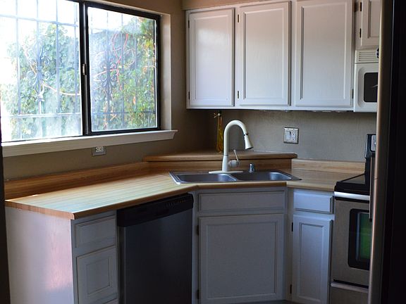 5th image of 2828 Mirto Dr NE