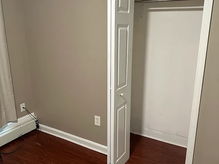 419 Pleasant St — Photo 2
