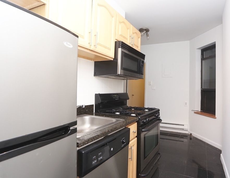 1st image of 326 W 49th St APT 2RE