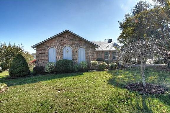 3rd image of 106 Dayton Dr