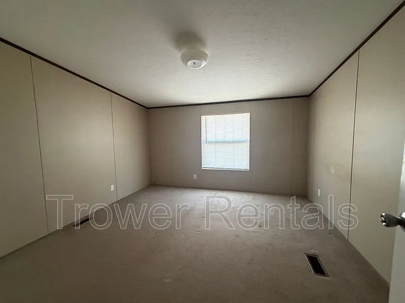 3 bed, 2.0 bath, 1232 sqft, $2,000 — Photo 4