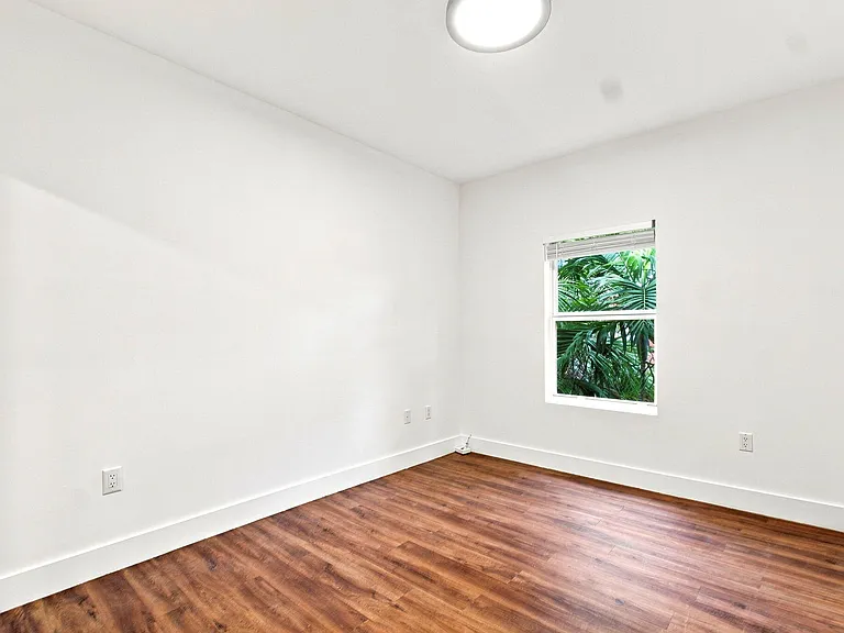 432 SE 16th St #432 — Photo 33