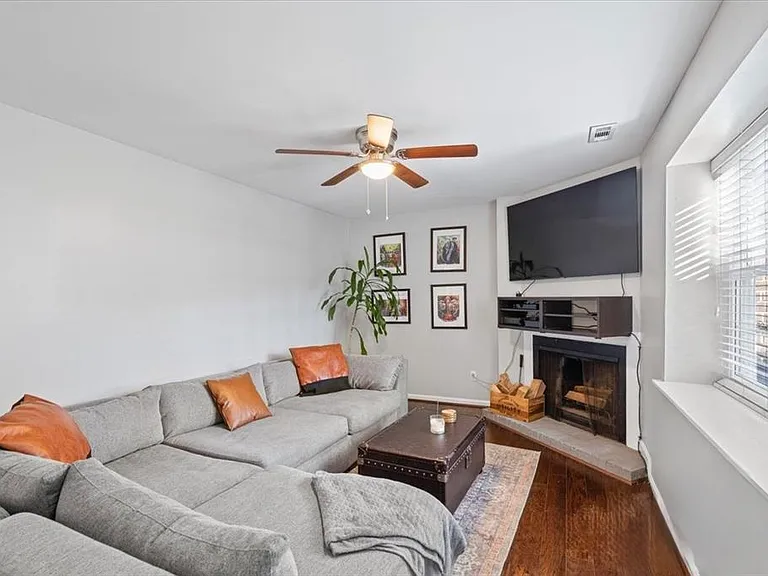 8518 Castle Pine Ct — Photo 3