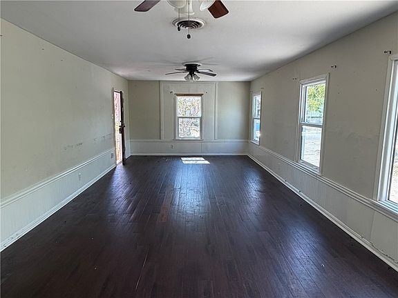 3rd image of 802 Indiana Ave