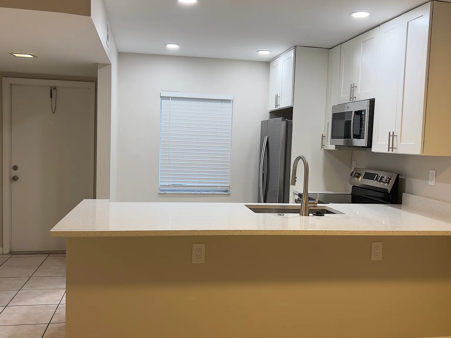 2 bed, 1050 sqft, $2,350 — Photo 3