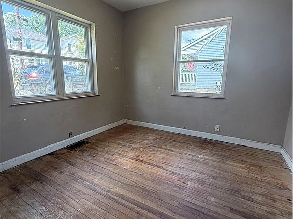 4th image of 421 McDonald St