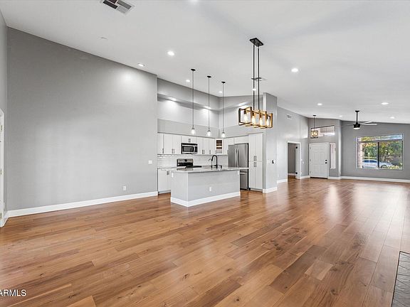 4th image of 1873 E CHILTON Drive