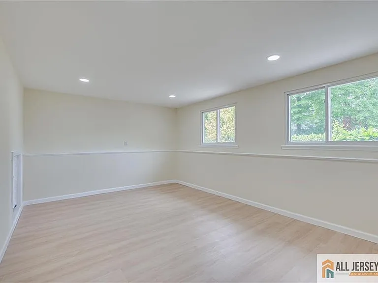 42 Hyde Ave — Photo 19