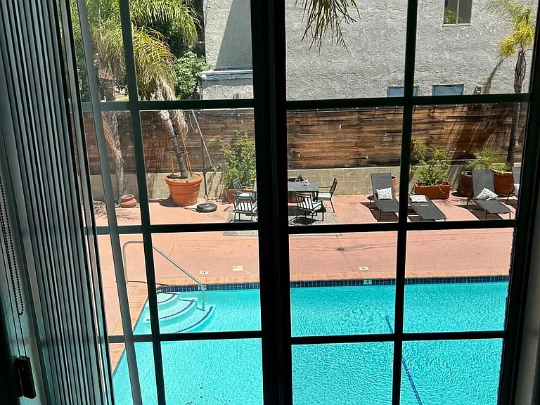 Canoga Luxury Apartments — Photo 47