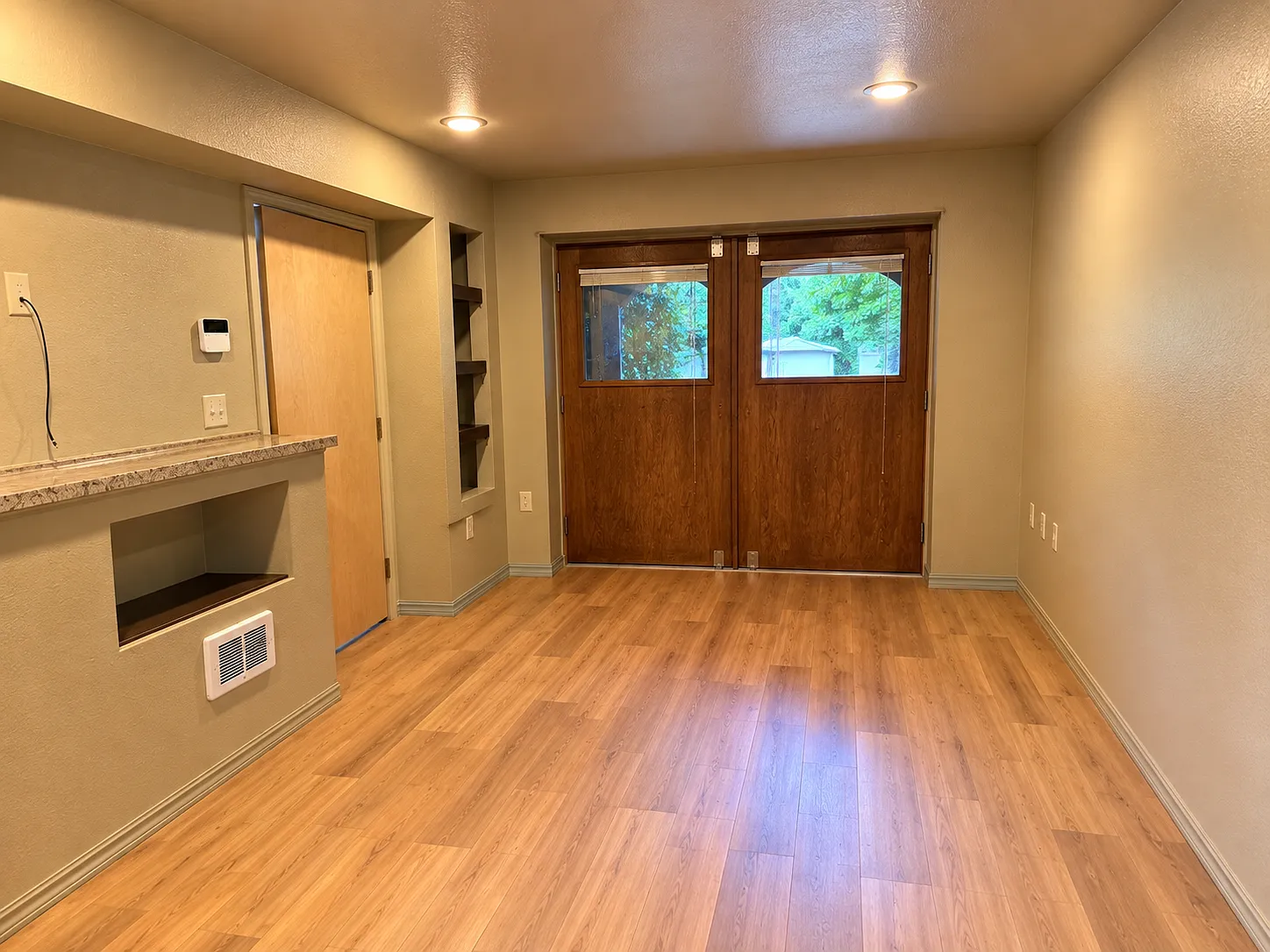 2 bed, 1000 sqft, $1,590 — Photo 2