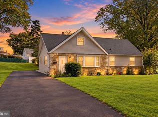 381 Hardman Ln, Warminster, PA 18974