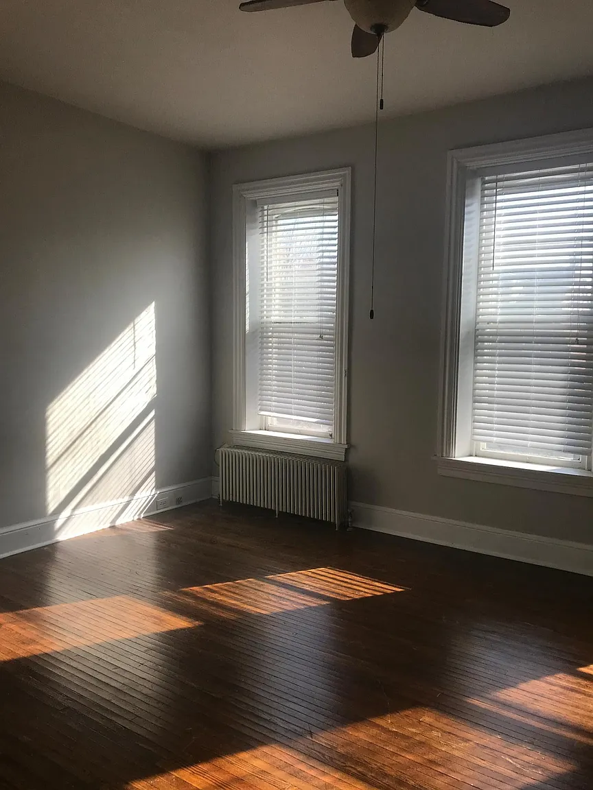 551 W Orange St photo 1