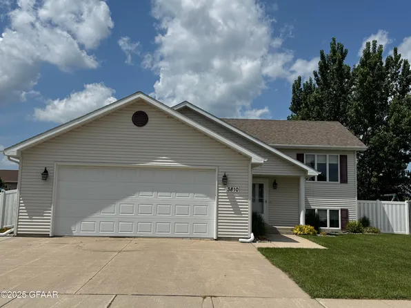 3810 Pendleton Dr, Grand Forks, ND 58201