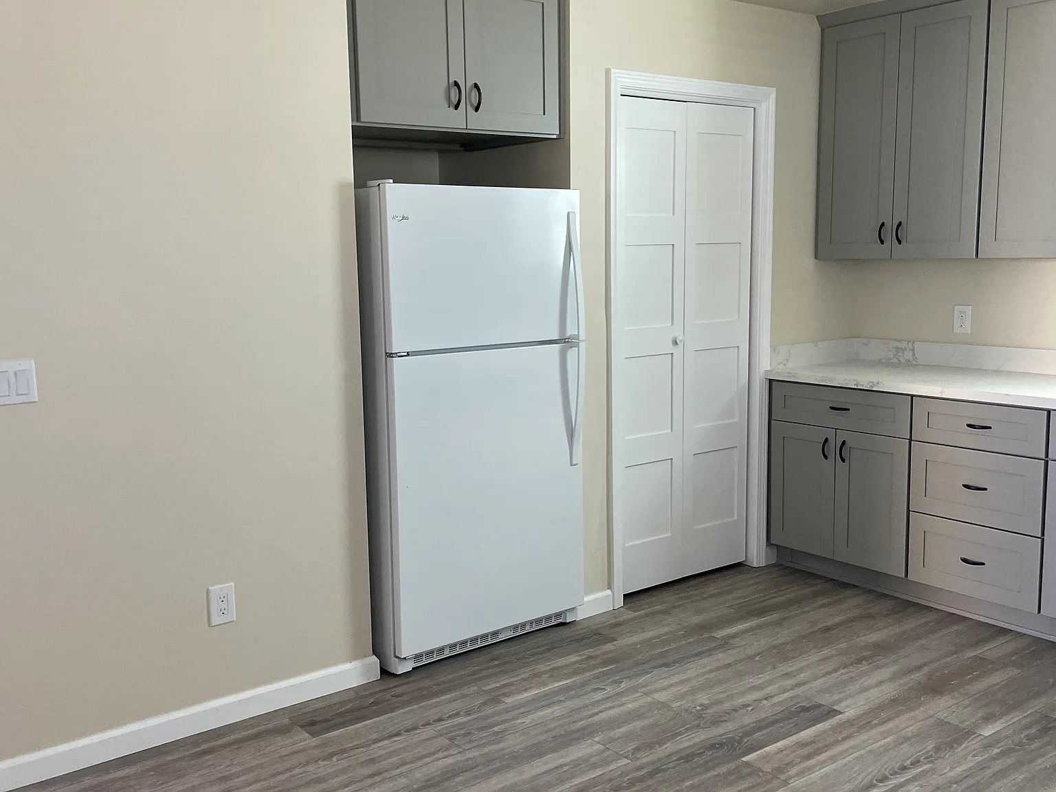 2 bed, 950 sqft, $3,050 — Photo 4