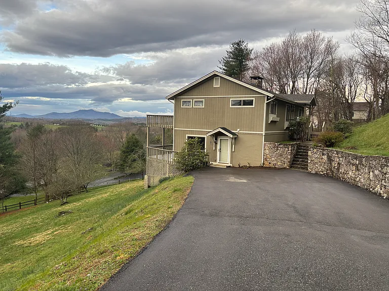 237 Laurel Hill Ln — Photo 36