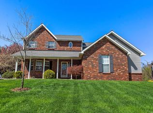 140 Pineywoods Dr, Swansea, IL