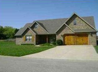 587 Elizabeth Dr, Lebanon, MO 65536