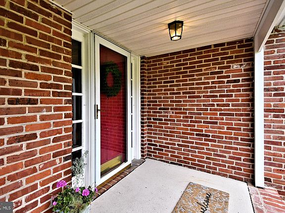 4th image of 81 S Forge Manor Dr