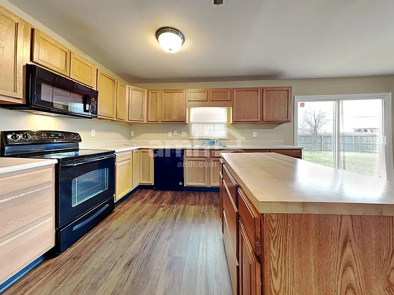 4704 Ashfield Dr — Photo 3