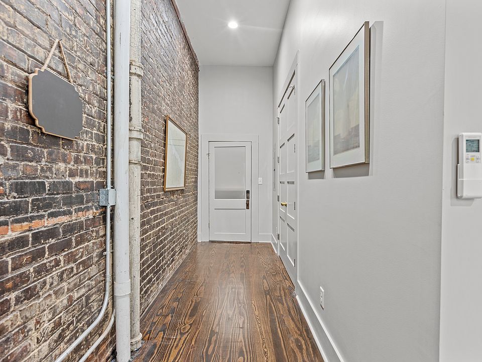 Entryway facing entry door.