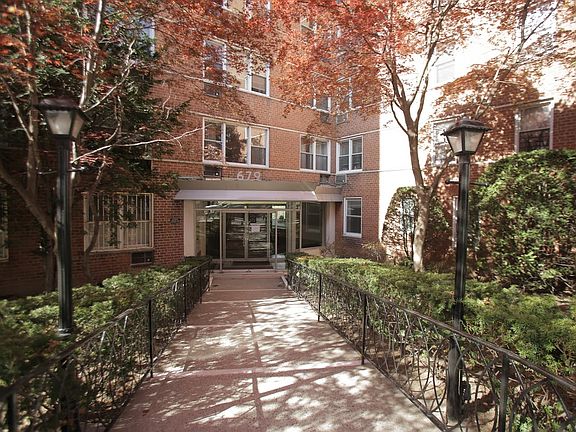 2nd image of 679 West 246 #6d