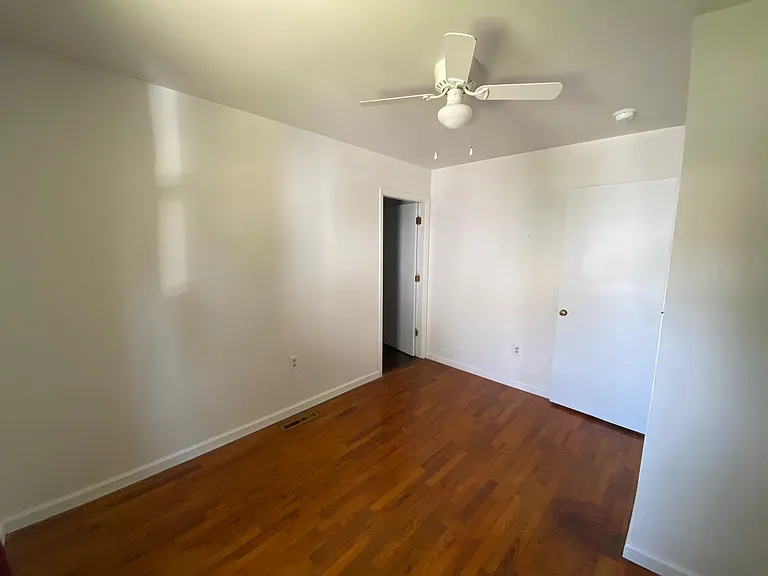 102 Eastwood Dr — Photo 7