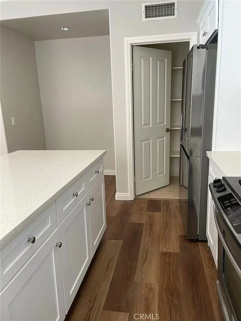 3 bed, 2.5 bath, 1735 sqft, $4,500 — Photo 4