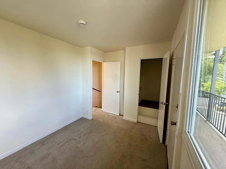 30 Locust Ave #1-8 — Photo 12