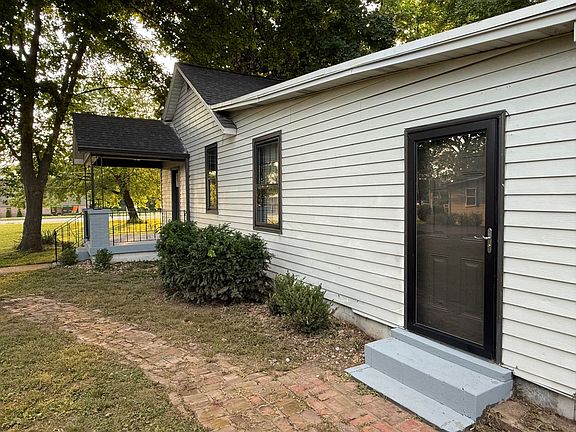 4th image of 408 Spence Ln