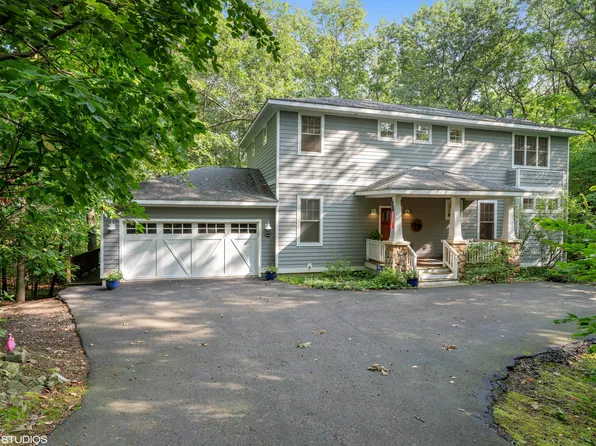 18530 Crestwood Rd, New Buffalo, MI 49117