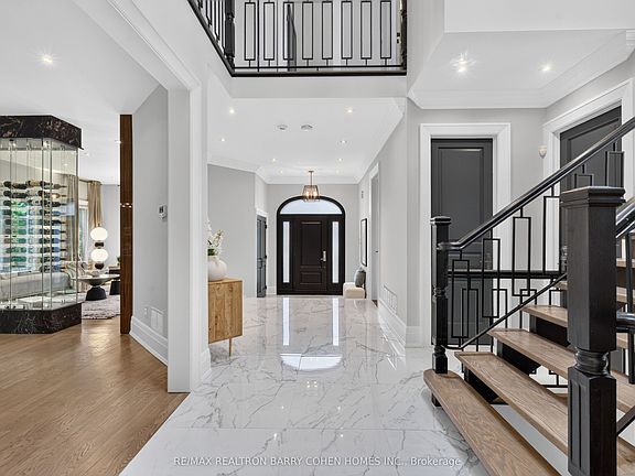 3rd image of 33 Munro Blvd