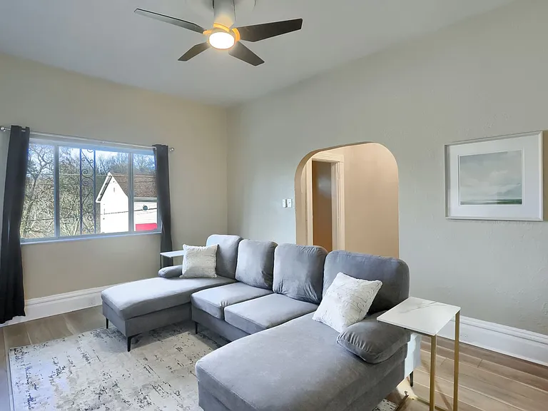 513 Grace St — Photo 7