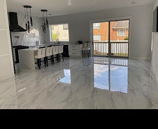 4th image of 338 Ionia Ave