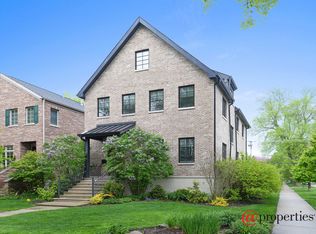 2221 Pioneer Rd, Evanston, IL 60201